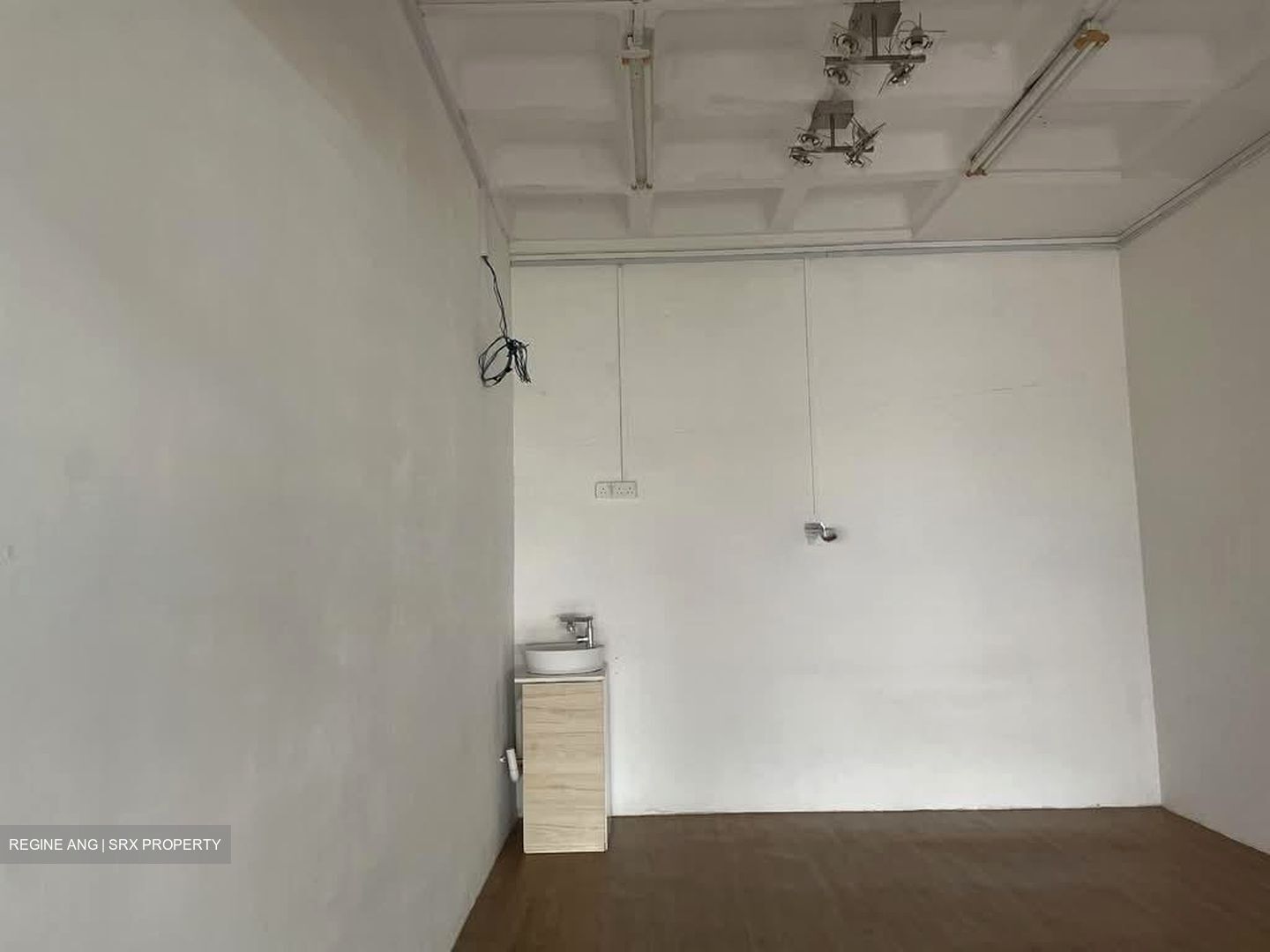 305 WOODLANDS STREET 31 (D25), Shop House #545905381